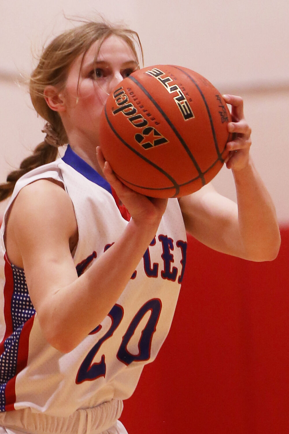 Tinley Pierson sets up for a 3-point shot